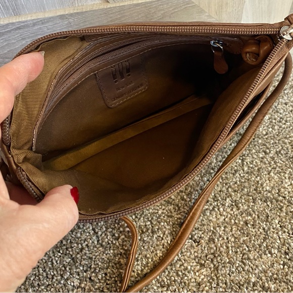 ILI New York Cheyenne East West Crossbody Bag Brown Tooled Leather Handbag - Picture 12 of 13